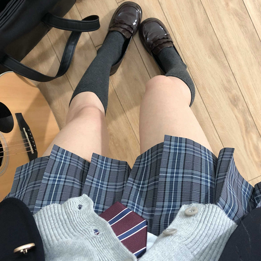 New Product: Jian Shi Plaid Skirt. School-uniform-feeling pleated JK skirt. Blue-gray plaid, versatile JK skirt.