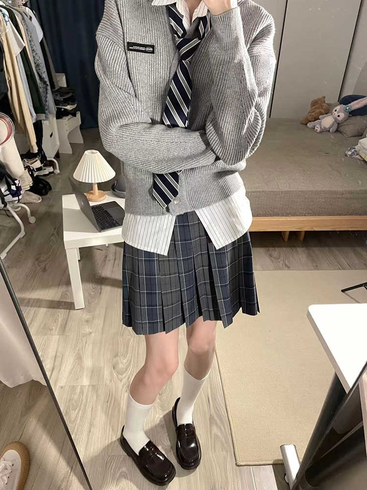 Original and genuine JK uniform plaid skirt, half skirt and short skirt in Japanese style with elegance for spring and autumn.