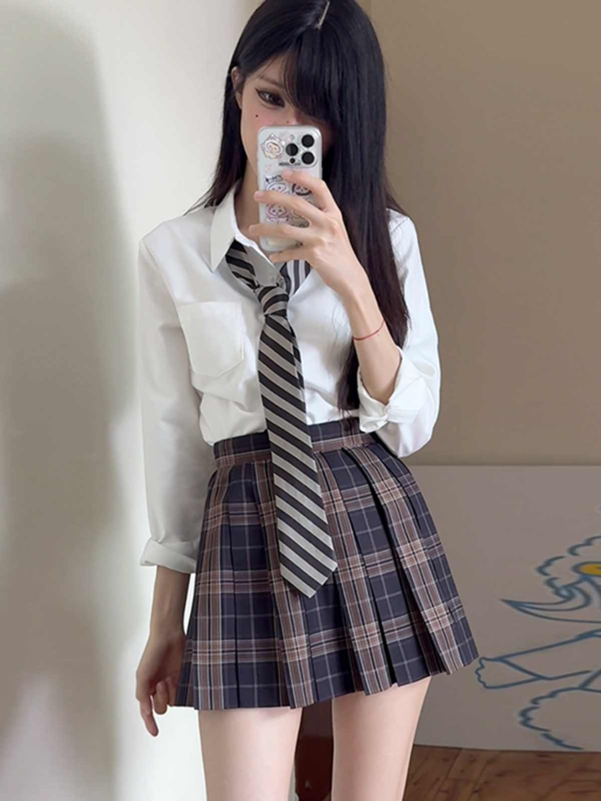 Original Qiuli Gao Plaid Skirt. School-uniform-feeling pleated JK skirt. Brown plaid, versatile JK skirt.