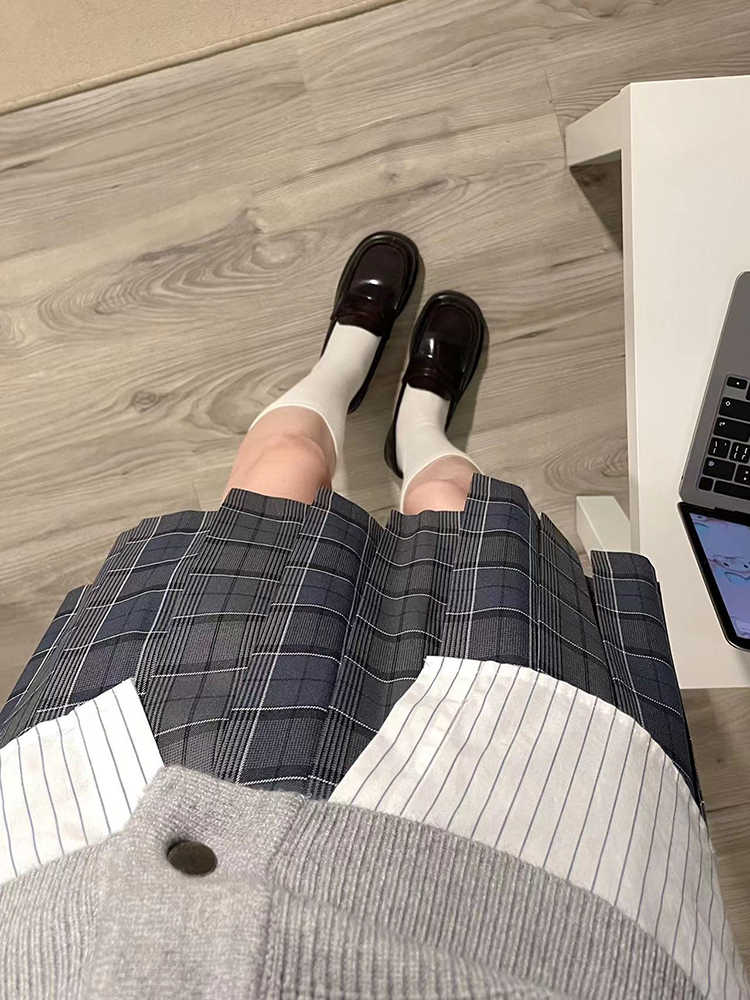 Original and genuine JK uniform plaid skirt, half skirt and short skirt in Japanese style with elegance for spring and autumn.