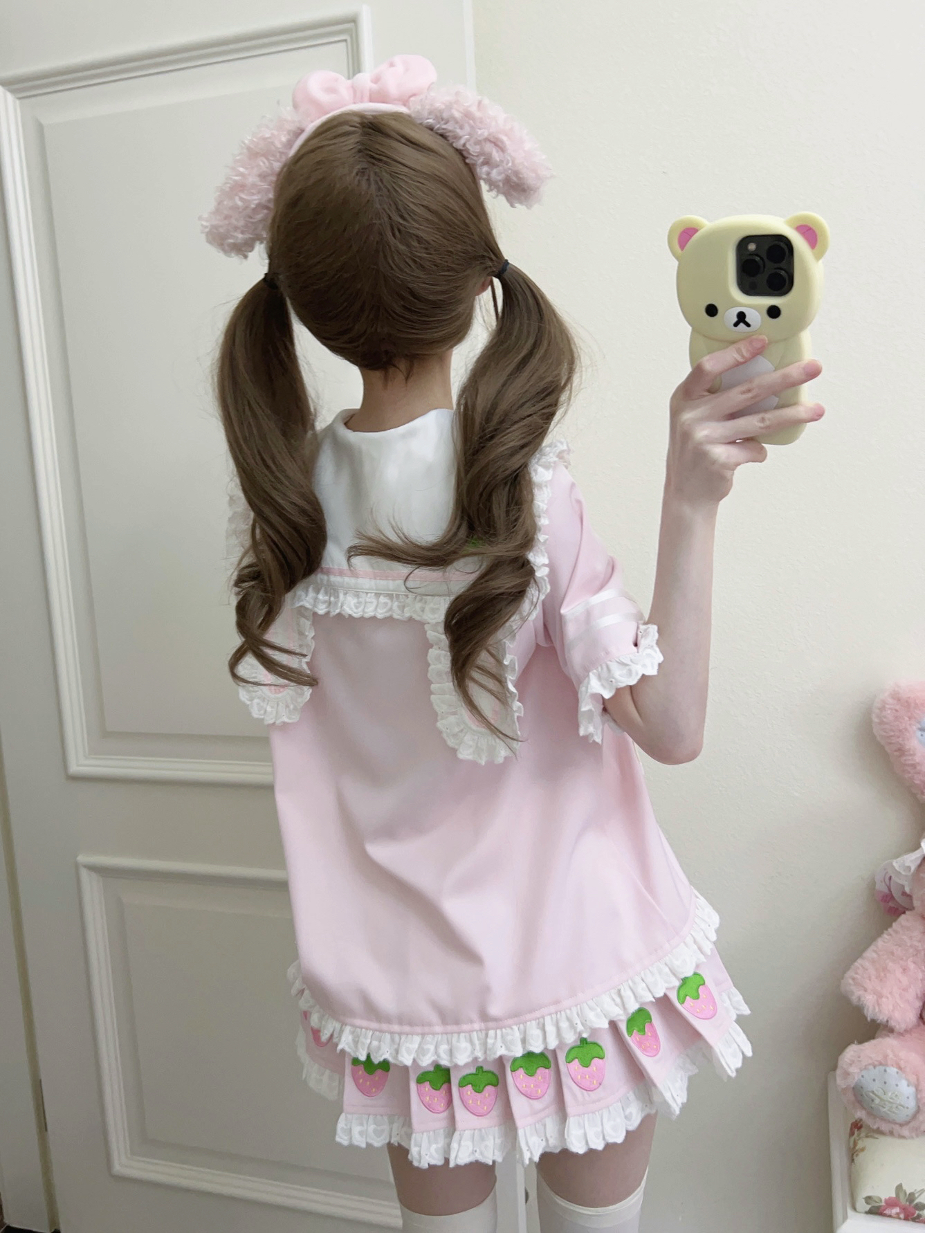 Original and genuine skirt - Strawberry Uniform 3.0 set with normal sleeves and cute strawberry embroidery.