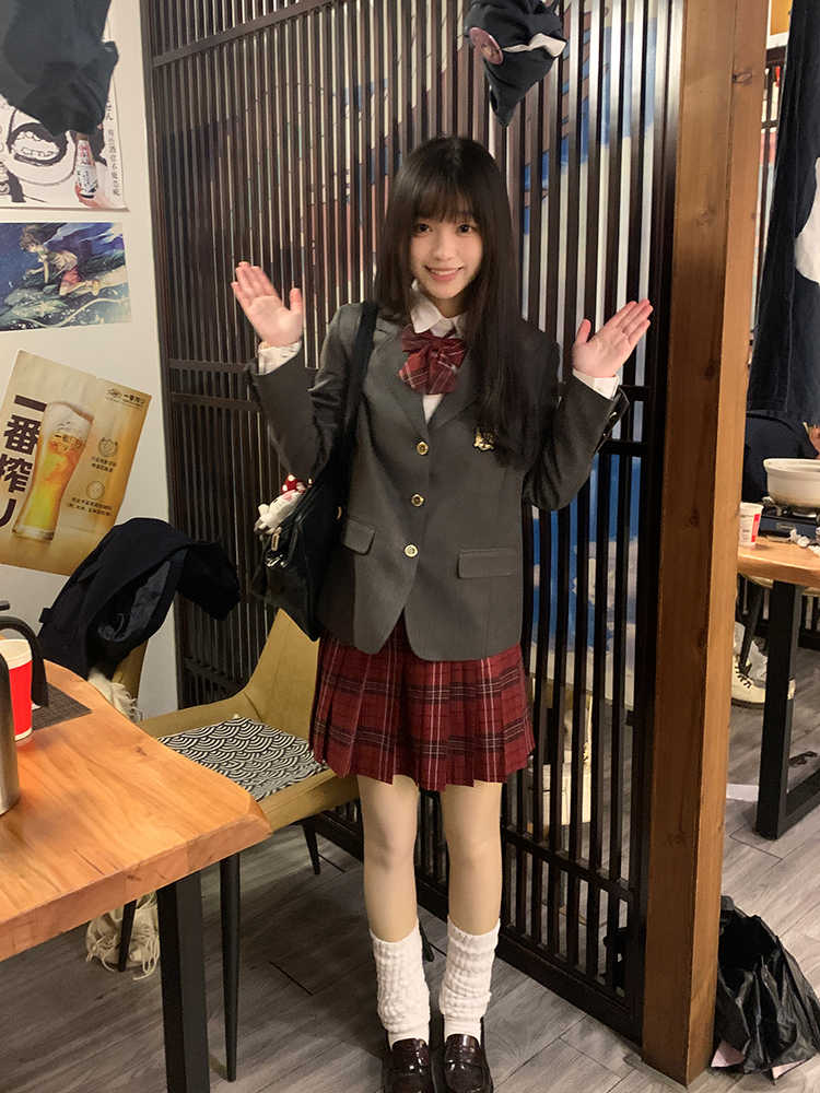 Original red JK plaid skirt. Authentic school-uniform-feeling JK uniform. Half skirt in academic style, perfect for the New Year.