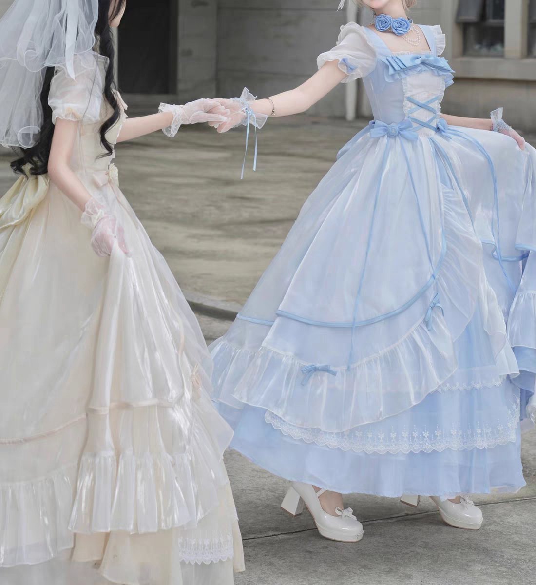 Wow! Big Lolita dress, noble and elegant in off-white color, perfect for coming-of-age ceremonies and birthday parties. It's an extremely fairy-like dress for a runaway princess.