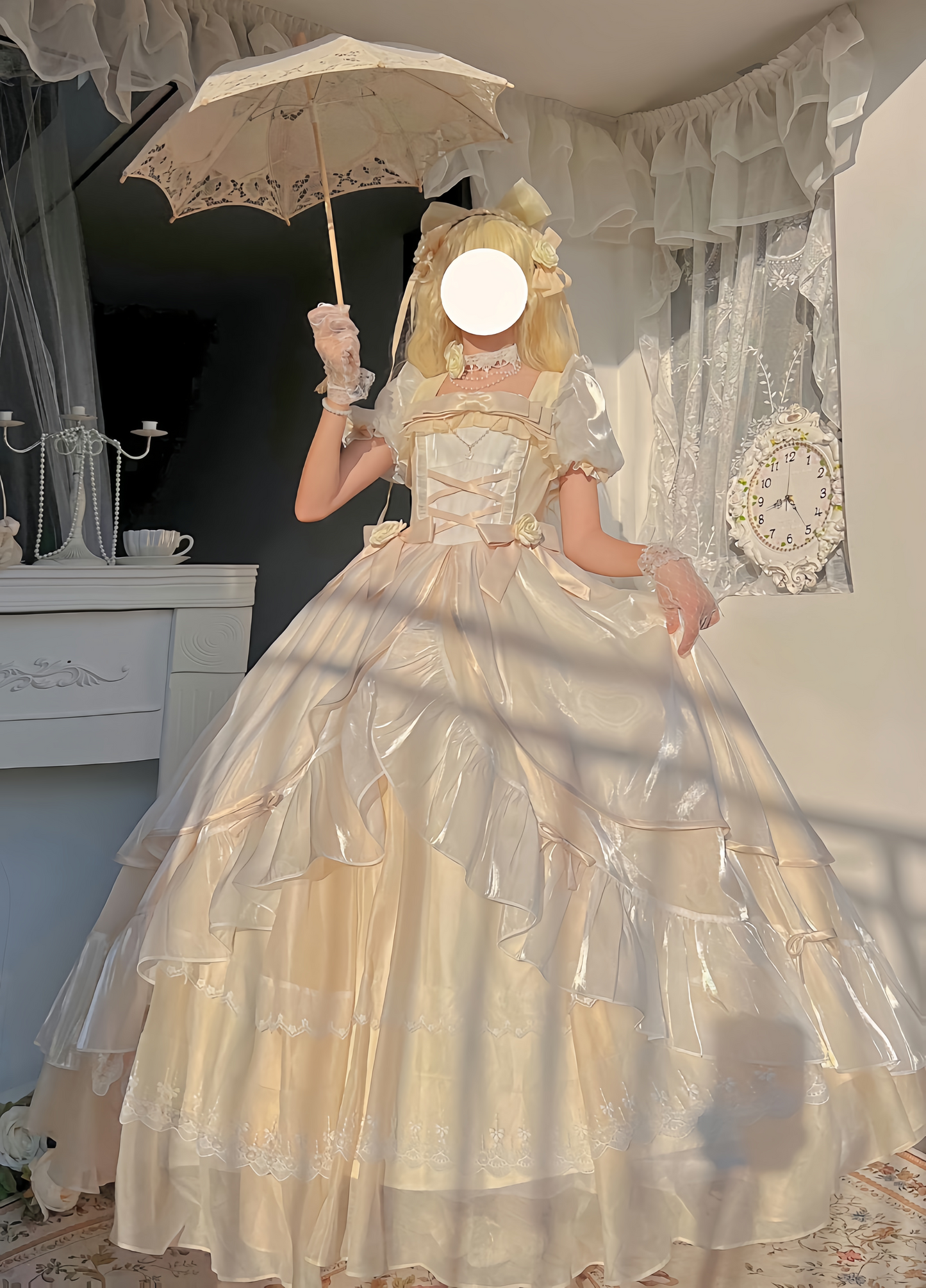 Wow! Big Lolita dress, noble and elegant in off-white color, perfect for coming-of-age ceremonies and birthday parties. It's an extremely fairy-like dress for a runaway princess.