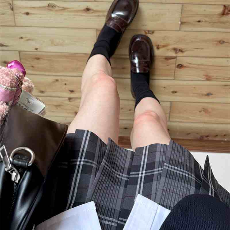 Original Jackdaw Plaid Skirt. School-uniform-feel pleated JK skirt. Gray-black plaid, versatile JK skirt.