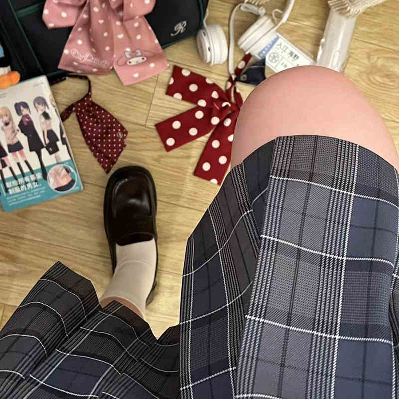 Original and genuine JK uniform plaid skirt, half skirt and short skirt in Japanese style with elegance for spring and autumn.